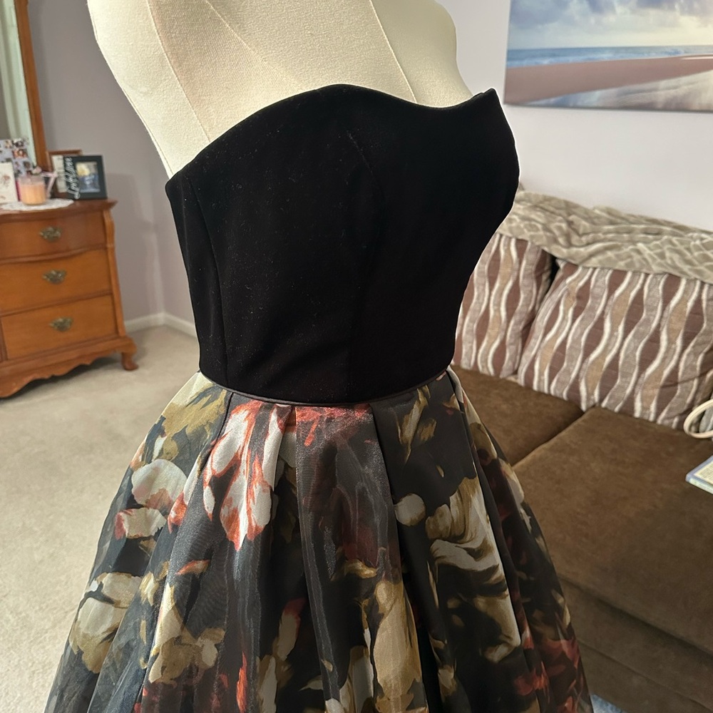 Betsy & Adam Black Velvet and Floral High-Low Gown, Size 4. - Picture 4 of 15